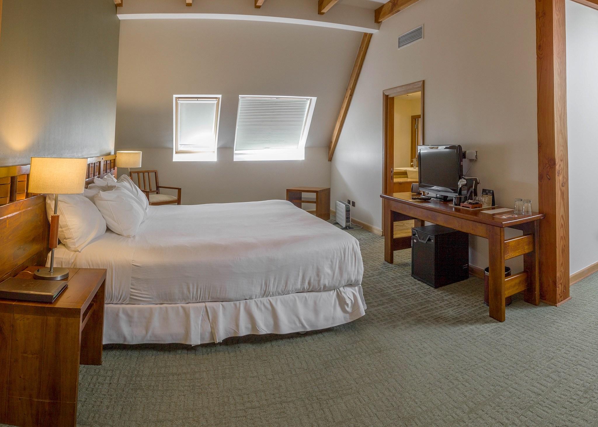 Wyndham Puerto Varas Pettra Eksteriør bilde A room at the Inn at the Opera