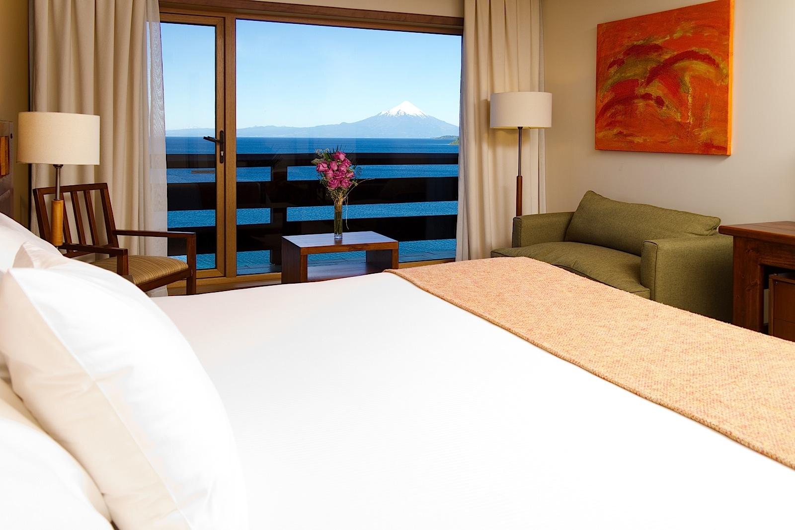 Wyndham Puerto Varas Pettra Eksteriør bilde A room at the Four Seasons Hotel in the Peruvian resort of Punta Mita