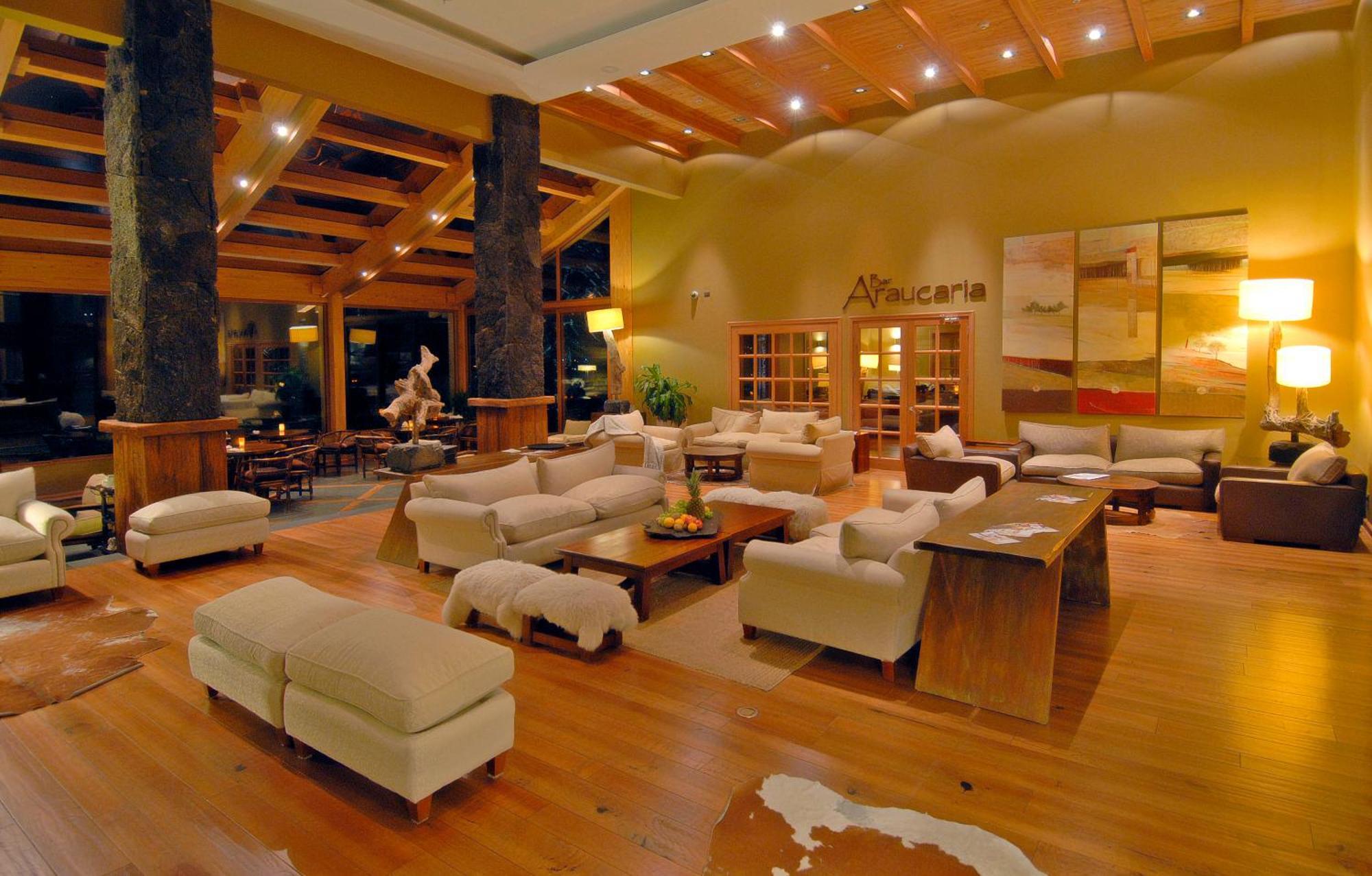Wyndham Puerto Varas Pettra Eksteriør bilde The lobby of the hotel