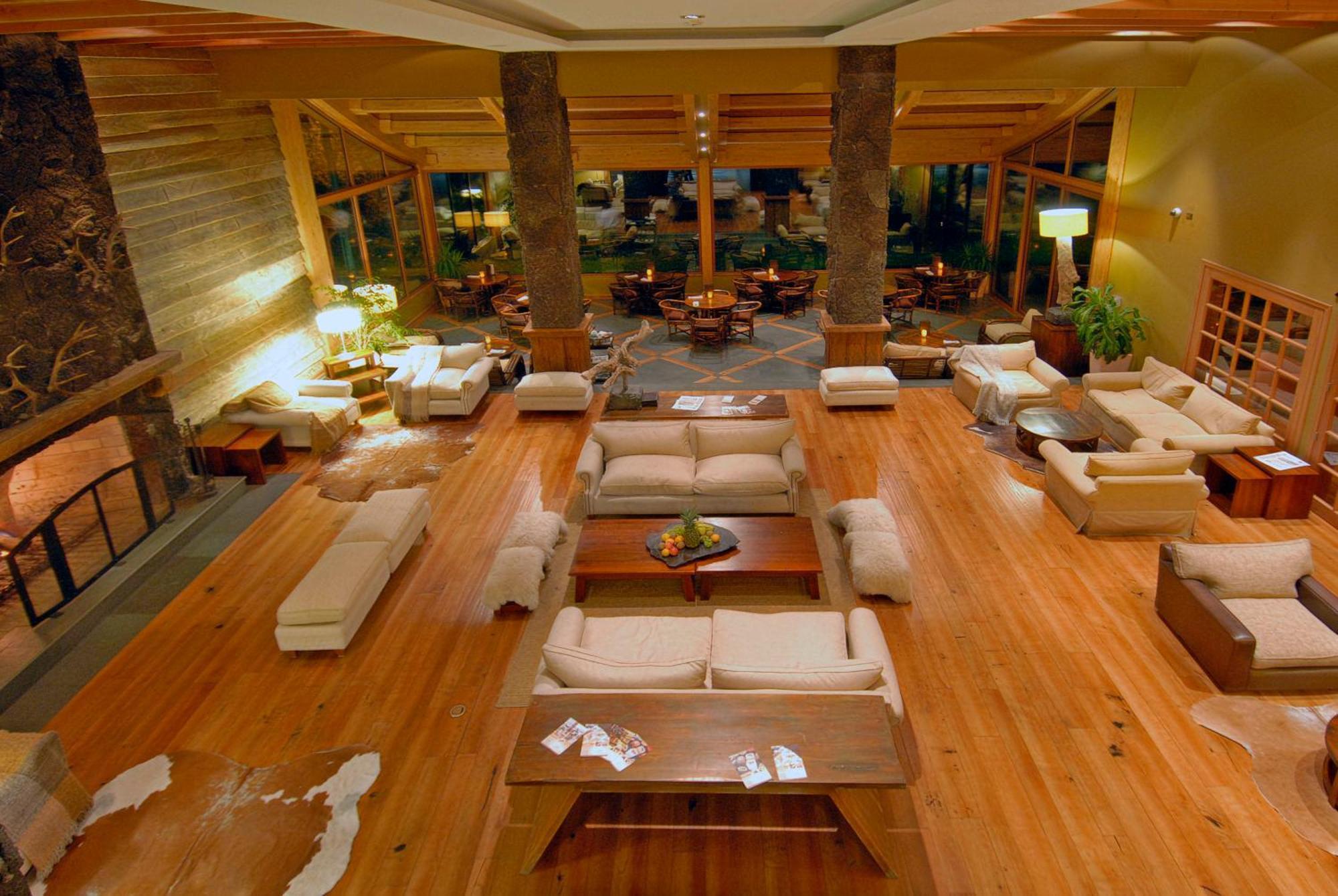 Wyndham Puerto Varas Pettra Eksteriør bilde The lobby at the Four Seasons Resort