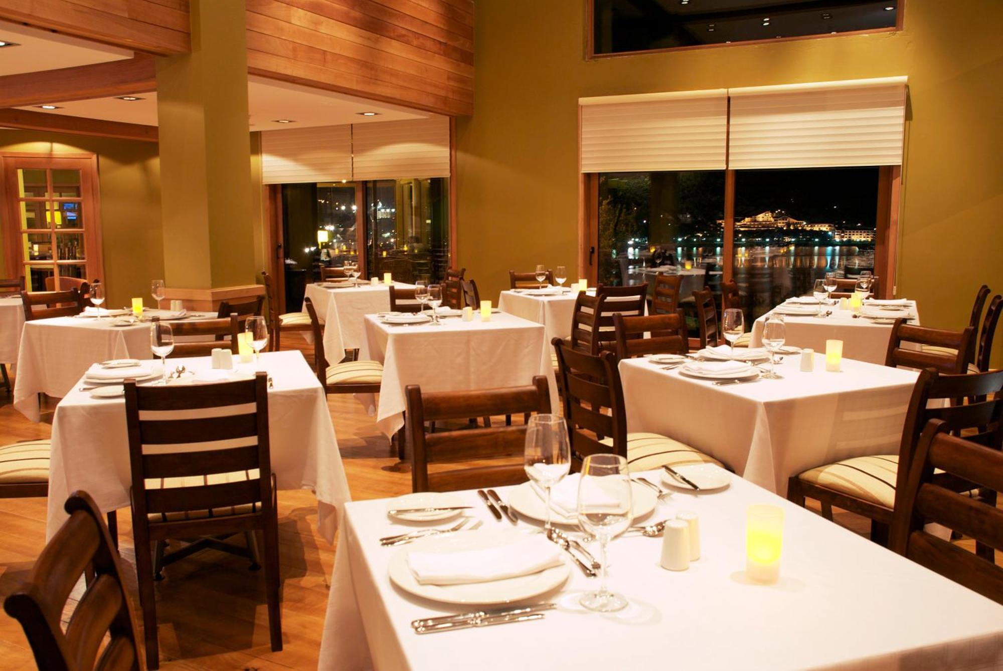 Wyndham Puerto Varas Pettra Eksteriør bilde Interior of the restaurant
