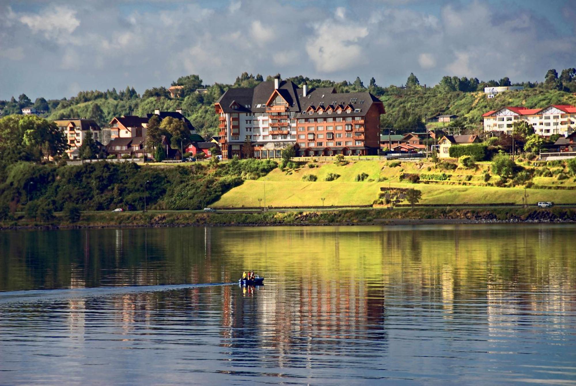 Wyndham Puerto Varas Pettra Eksteriør bilde View of the village