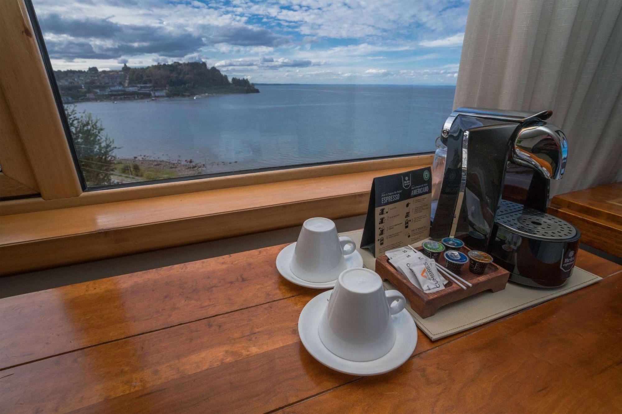 Wyndham Puerto Varas Pettra Eksteriør bilde A Nespresso coffee machine in a hotel room