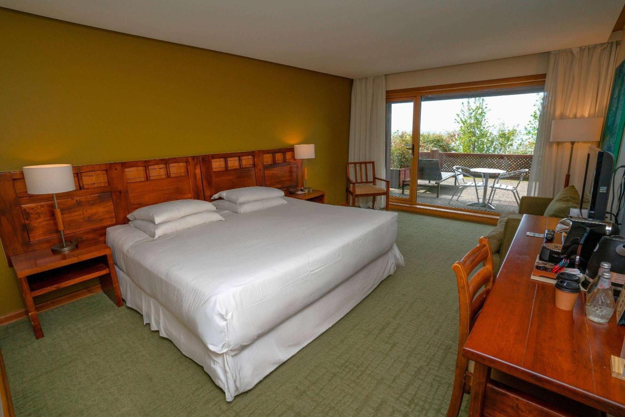 Wyndham Puerto Varas Pettra Eksteriør bilde A room at the hotel